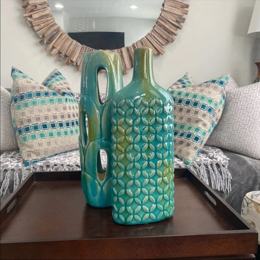 Decor - Picture 2 of 4
